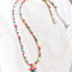 Karácsonyi hangulatú nyaklánc - ékszer - nyaklánc - gyöngyös nyaklánc - Meska.hu