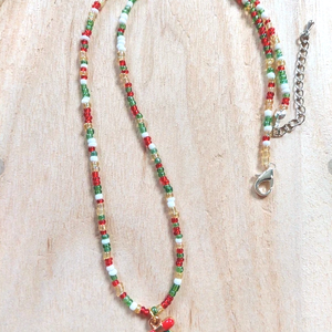 Karácsonyi hangulatú nyaklánc - ékszer - nyaklánc - gyöngyös nyaklánc - Meska.hu