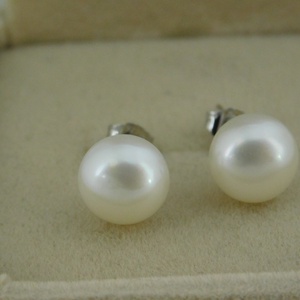 Gyöngy Ezüst 925 Fülbevalók 9 mm-es Fehér Gyöngyökkel - ékszer - fülbevaló - pötty fülbevaló - Meska.hu