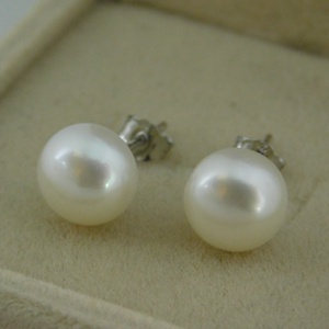 Gyöngy Ezüst 925 Fülbevalók 9 mm-es Fehér Gyöngyökkel - ékszer - fülbevaló - pötty fülbevaló - Meska.hu