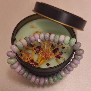 Fenyőliget - cédrus illatú szója gyertya Achát ásványkarkötővel - karácsony - karácsonyi lakásdekoráció - karácsonyi illatgyertya, mécses - Meska.hu