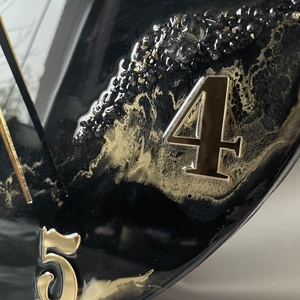 Fekete-arany epoxy falióra � elegáns kézműves design falióra - otthon & életmód - dekoráció - fali és függő dekoráció - falióra & óra - Meska.hu