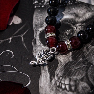 Hauting Adeline karkötő - ékszer - karkötő - gyöngyös karkötő - Meska.hu