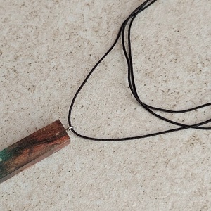 Rózsagyökér és műgyanta unisex nyaklánc - ékszer - nyaklánc - medálos nyaklánc - Meska.hu