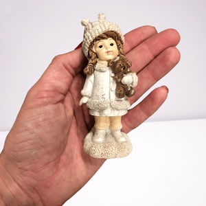 Kislány macival csillogós 9 cm - dekorációs kellékek - egyéb kellékek - Meska.hu