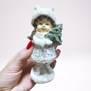Karácsonyi lányka fenyőfával 13 cm - dekorációs kellékek - egyéb kellékek - Meska.hu