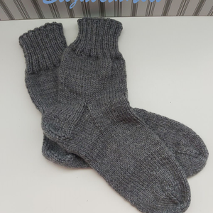 Középszürke színű, kézzel kötött, gyapjú zokni, Ruha & Divat, Cipő & Papucs, Zokni, Kötés, MESKA