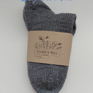 Középszürke színű, kézzel kötött, gyapjú zokni - ruha & divat - cipő & papucs - zokni - Meska.hu Középszürke színű, kézzel kötött, gyapjú zokni - ruha & divat - cipő & papucs - zokni - Meska.hu