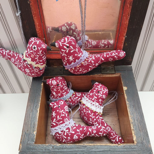 Gyöngyös, csipkés kismadarak - Meska.hu