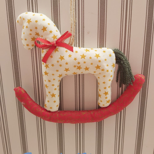 Karácsonyi hintalovacskák - karácsony - karácsonyi lakásdekoráció - karácsonyi lakásdíszek - Meska.hu