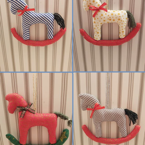 Karácsonyi hintalovacskák - karácsony - karácsonyi lakásdekoráció - karácsonyi lakásdíszek - Meska.hu