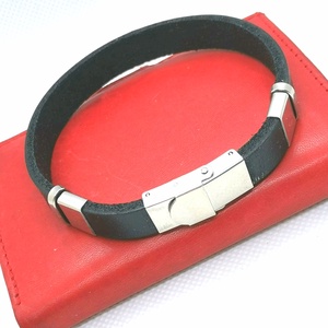 Bőr karkötő kapcsos zárral, 21.5 cm átmérőjű férfi ékszerek  - Meska.hu