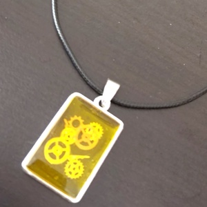 Medál a bőrzsinóron. Epoxi medál fémkörben, Ékszer, Nyaklánc, Medál, Ékszerkészítés, Mindenmás, MESKA