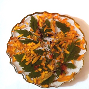 Asztaldísz.  Támogatás egy csészéhez.  Epoxi gyantával. 12 cm - karácsony - karácsonyi lakásdekoráció - ünnepi asztaldekoráció - Meska.hu
