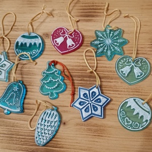 karácsonyfa dísz, karácsony, 10 darab készletben, epoxigyanta kéz díszítéssel  - Meska.hu