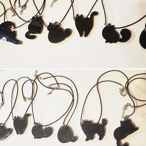 Macska medál epoxigyantából. 1 darab költsége.  - ékszer - nyaklánc - medál - Meska.hu