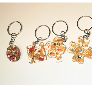 Kulcstartó epoxigyantából rózsaszín és kék színben. Költség 1 darab termékre  - táska & tok - kulcstartó & táskadísz - táskadísz - Meska.hu