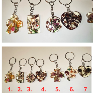 Epoxigyanta kulcstartó, átlátszó. Kulcstartó szárított virágokkal. Költség 1 darab termékre  - táska & tok - kulcstartó & táskadísz - táskadísz - Meska.hu