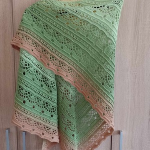 Ébredő természet, horgolt vállkendő - ruha & divat - sál, sapka, kendő - vállkendő - Meska.hu