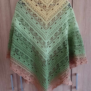 Ébredő természet, horgolt vállkendő - ruha & divat - sál, sapka, kendő - vállkendő - Meska.hu