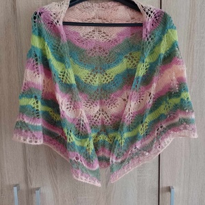 Rózsabimbó, kötött félkör vállkendő - ruha & divat - sál, sapka, kendő - vállkendő - Meska.hu