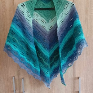 Hullámzó tenger, horgolt vállkendő - ruha & divat - sál, sapka, kendő - vállkendő - Meska.hu