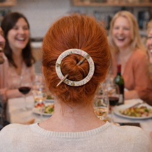 Rózsás, fa sáltű (hajtű) és fülbevaló szett - Meska.hu