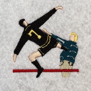 Hímzett póló, Eric Cantona - ikonikus KungFu rúgás - '95 - ruha & divat - férfi ruha - póló - Meska.hu
