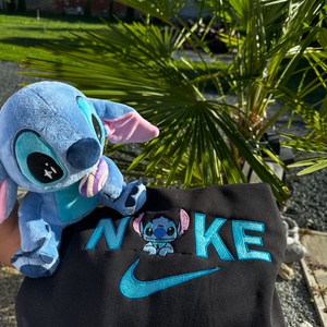 Hímzett Stitch-es pulóver, Ruha & Divat, Női ruha, Pulóver, Hímzés, MESKA