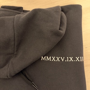 Hímzett római számos pulóver, Ruha & Divat, Női ruha, Pulóver, Hímzés, MESKA