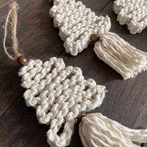 Makramé karácsonyfa dísz  - karácsony - karácsonyi lakásdekoráció - karácsonyi lakásdíszek - Meska.hu