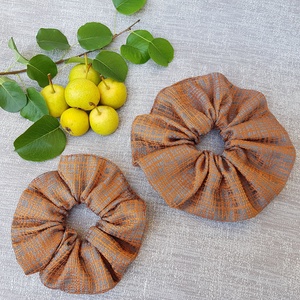 Textil hajgumi, scrunchie - óriás - narancs/ezüst - kb. 16-17 cm - ruha & divat - hajdísz & hajcsat - hajgumi - Meska.hu