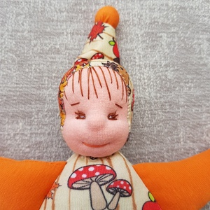 Manócska, sünis narancssárga-beige textilbaba, alvóka, hurcibaba, rongybaba, textil baba - játék & sport - Meska.hu