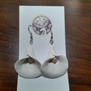 Fehér kála fülbevaló, Ékszer, Fülbevaló, Fülékszer, Agyagozás, Ékszerkészítés, MESKA