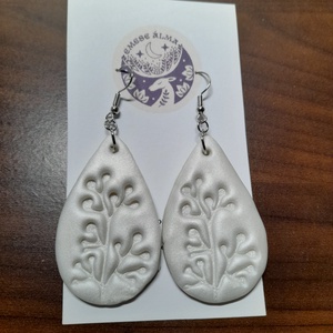 Fehér rezgő fülbevaló, Ékszer, Fülbevaló, Fülékszer, Ékszerkészítés, Gyurma, MESKA