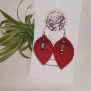 Bőr-gyöngy fülbi - ékszer - fülbevaló - lógó fülbevaló - Meska.hu