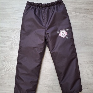   104-es padlizsán bagoly vízlepergetős polár bélelt nadrág, Ruha & Divat, Babaruha & Gyerekruha, Nadrág, Varrás, Polár bélelt pihe puha vízlepergető nadrág 2 méretben hordható.
Felhajtva 98-104-es méret, lehajtva..., MESKA