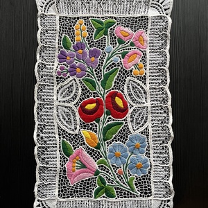 Kalocsai mintás riselt terítő - 41,5 x 25 cm - Meska.hu