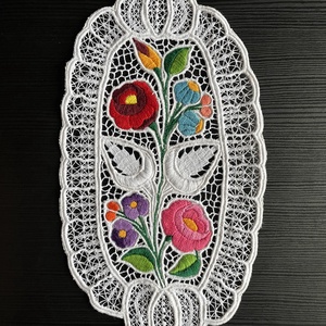 Kalocsai mintás riselt terítő - 29 x 15,5 cm - Meska.hu