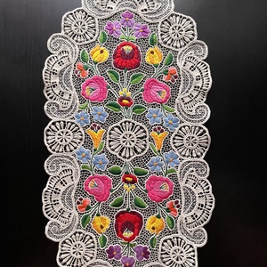 Kalocsai mintás riselt terítő, gazdag mintázattal, bézs színben - 67 cm x 34 cm, Otthon & Életmód, Lakástextil, Abrosz, terítő, Díszterítő polcra, komódra, Csipkekészítés, Hímzés, MESKA