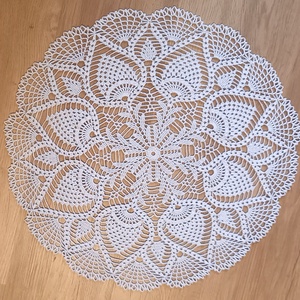 Kézzel horgolt halvány szürke csipke terítő - romantikus lakásdekor, Otthon & Életmód, Lakástextil, Abrosz, terítő, Asztalközép terítő, Horgolás, MESKA