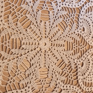 Kézzel horgolt halvány szürke csipke terítő - romantikus lakásdekor - otthon & életmód - lakástextil - abrosz, terítő - asztalközép terítő - Meska.hu