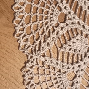 Kézzel horgolt halvány szürke csipke terítő - romantikus lakásdekor - otthon & életmód - lakástextil - abrosz, terítő - asztalközép terítő - Meska.hu