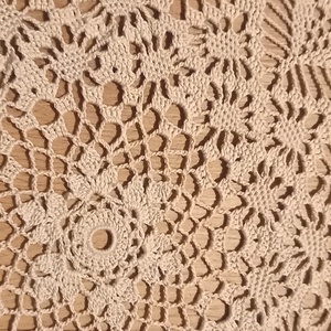 Kézzel horgolt halvány szürke csipke terítő - romantikus lakásdekor - otthon & életmód - lakástextil - abrosz, terítő - asztalközép terítő - Meska.hu
