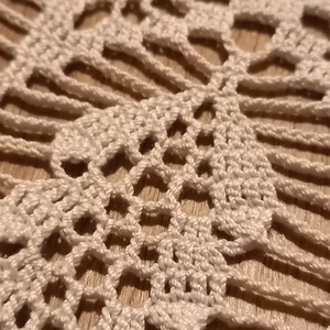 Kézzel horgolt halvány szürke csipke terítő - romantikus lakásdekor - otthon & életmód - lakástextil - abrosz, terítő - asztalközép terítő - Meska.hu