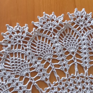 Kézzel horgolt halvány szürke csipke terítő - romantikus lakásdekor - otthon & életmód - lakástextil - abrosz, terítő - asztalközép terítő - Meska.hu
