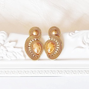 Arany porcelán sujtás fülbevaló - ékszer - fülbevaló - klipsz - Meska.hu