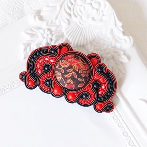 Virágos mintájú különleges sujtás hajcsat piros fekete - ruha & divat - hajdísz & hajcsat - hajdísz - Meska.hu