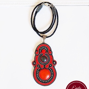 Elegáns piros-fekete sujtás medálos nyaklánc - ékszer - nyaklánc - medálos nyaklánc - Meska.hu