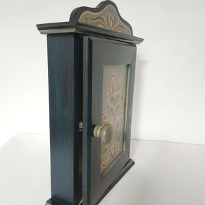 Kulcstartó szekrény- kézzel festett- Rétfalu - otthon & életmód - dekoráció - fali és függő dekoráció - fali kulcstartó - Meska.hu